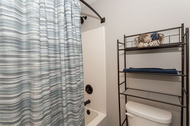 4411 Slate Creek Drive, Bettendorf, IA 52722