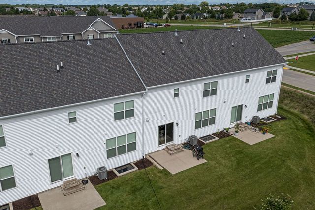 4411 Slate Creek Drive, Bettendorf, IA 52722