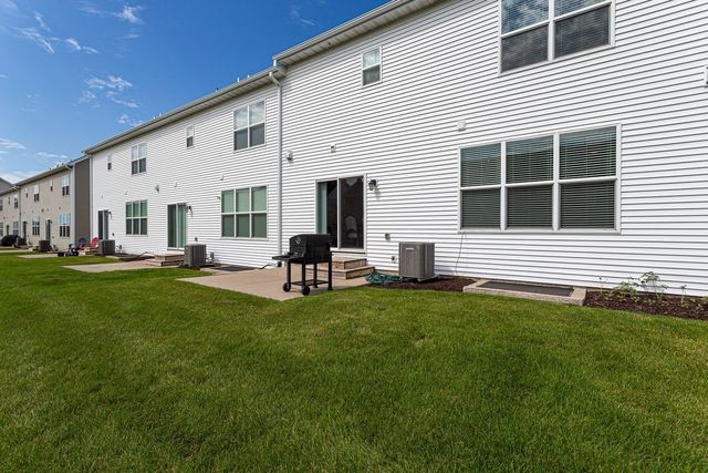 4411 Slate Creek Drive, Bettendorf, IA 52722