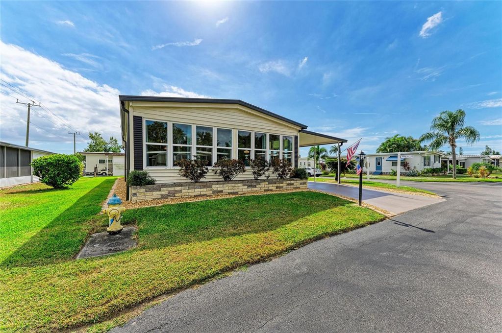 Image 2 of property listing at 5316 53RD AVENUE E L1, Bradenton, FL 34203