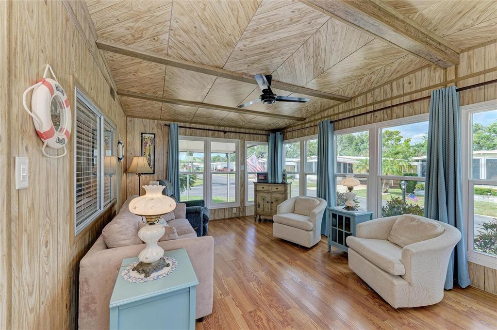 Image 14 of property listing at 5316 53RD AVENUE E L1, Bradenton, FL 34203