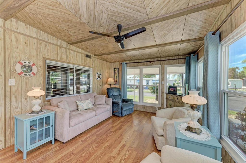 Image 15 of property listing at 5316 53RD AVENUE E L1, Bradenton, FL 34203