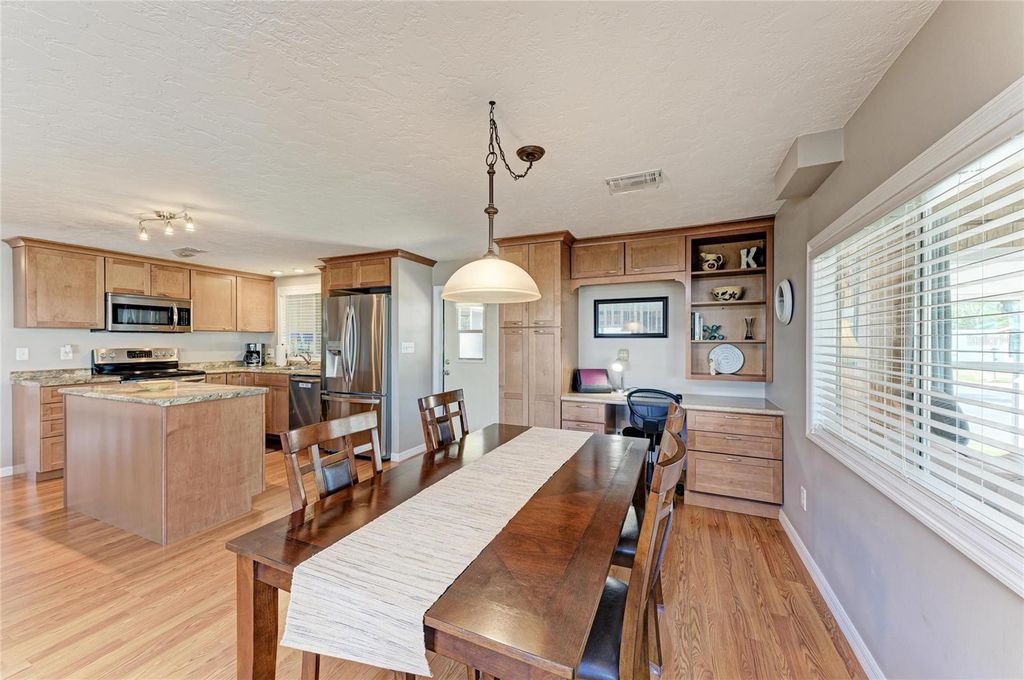 Image 17 of property listing at 5316 53RD AVENUE E L1, Bradenton, FL 34203