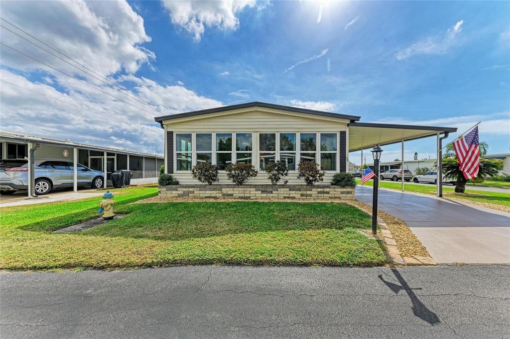 Image 3 of property listing at 5316 53RD AVENUE E L1, Bradenton, FL 34203