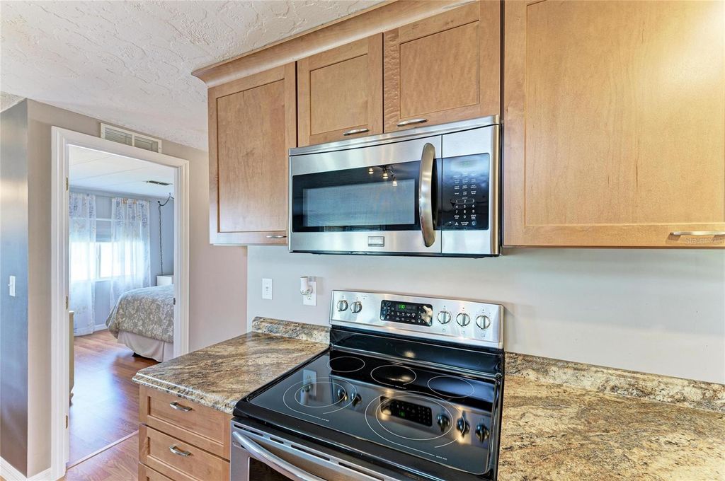 Image 23 of property listing at 5316 53RD AVENUE E L1, Bradenton, FL 34203