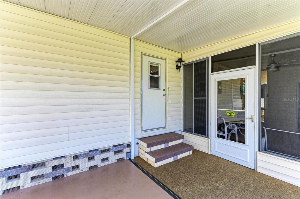 Image 5 of property listing at 5316 53RD AVENUE E L1, Bradenton, FL 34203