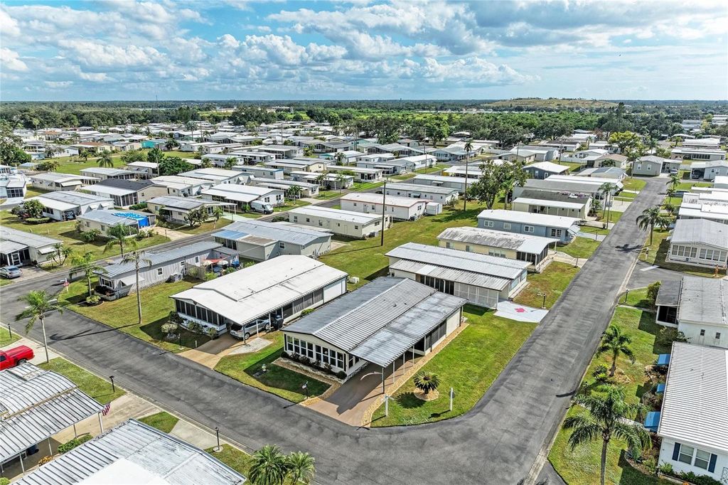 Image 44 of property listing at 5316 53RD AVENUE E L1, Bradenton, FL 34203