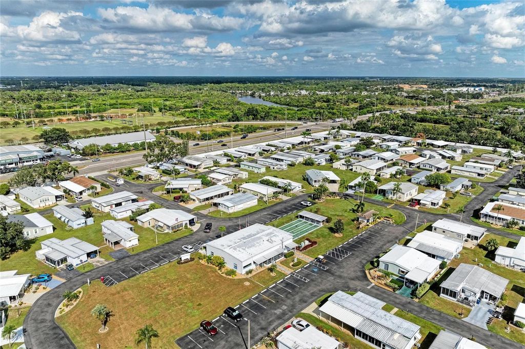 Image 45 of property listing at 5316 53RD AVENUE E L1, Bradenton, FL 34203