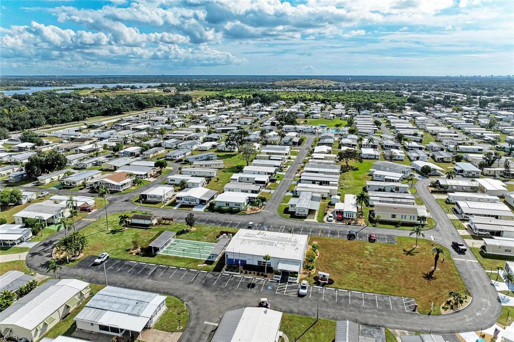 Image 46 of property listing at 5316 53RD AVENUE E L1, Bradenton, FL 34203