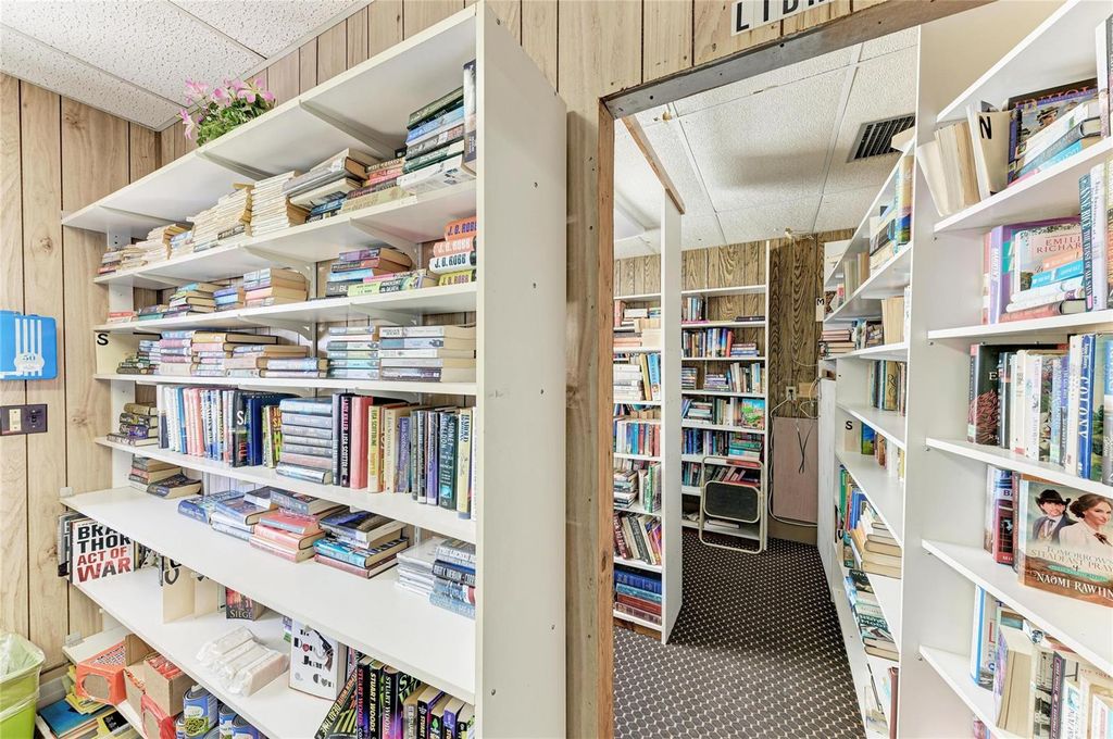 Image 50 of property listing at 5316 53RD AVENUE E L1, Bradenton, FL 34203