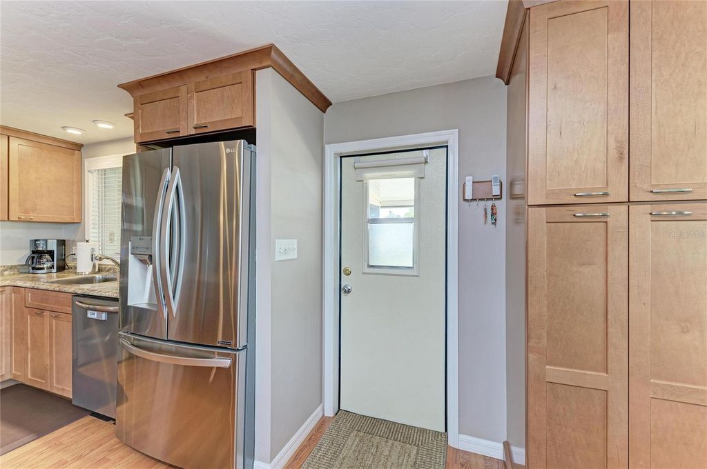 Image 6 of property listing at 5316 53RD AVENUE E L1, Bradenton, FL 34203