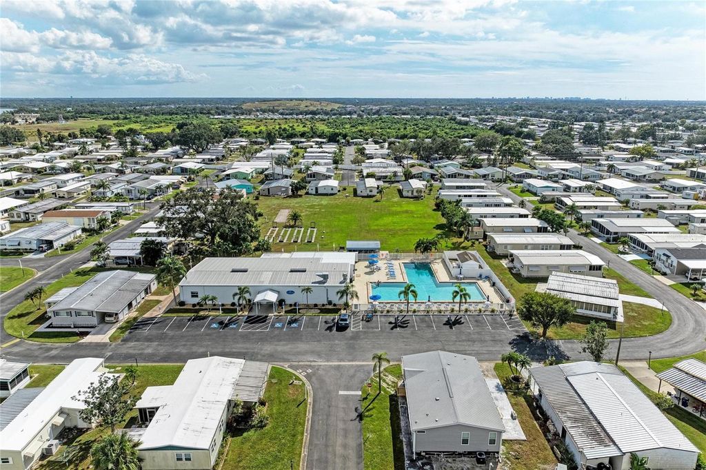 Image 51 of property listing at 5316 53RD AVENUE E L1, Bradenton, FL 34203