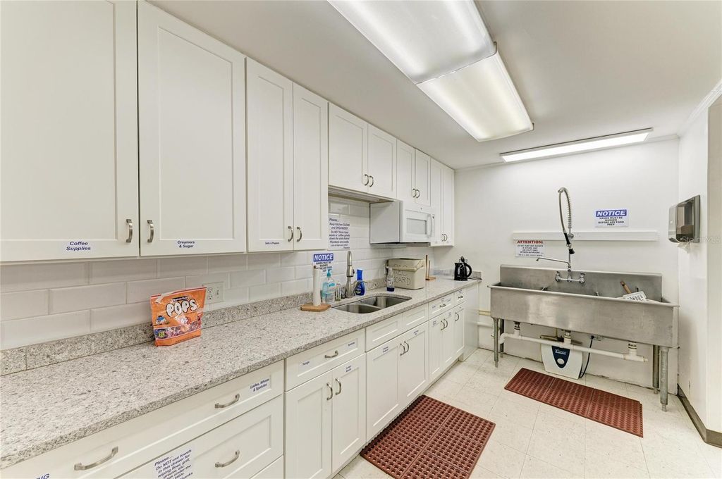 Image 59 of property listing at 5316 53RD AVENUE E L1, Bradenton, FL 34203