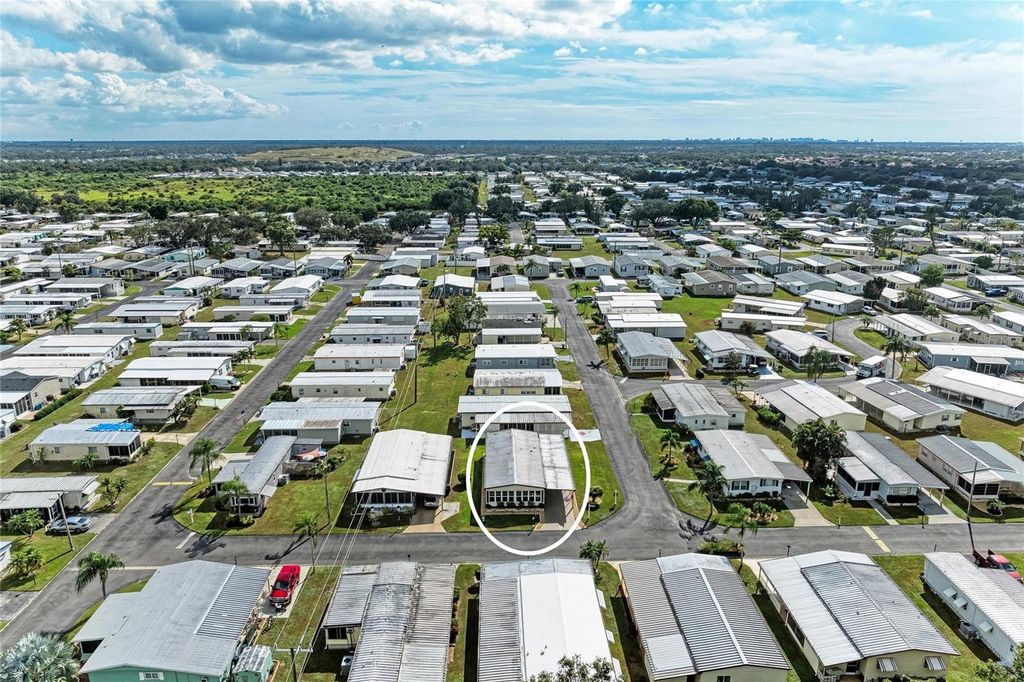 Image 65 of property listing at 5316 53RD AVENUE E L1, Bradenton, FL 34203