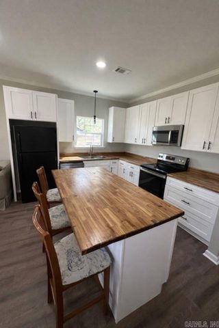 907 West Street, White Hall, AR 71602