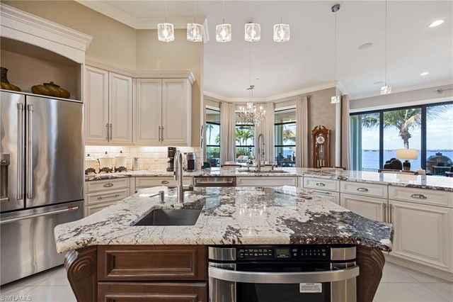 3944 W Riverside DR, Fort Myers, FL 33901