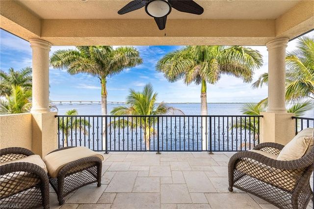 3944 W Riverside DR, Fort Myers, FL 33901