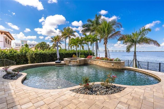 3944 W Riverside DR, Fort Myers, FL 33901