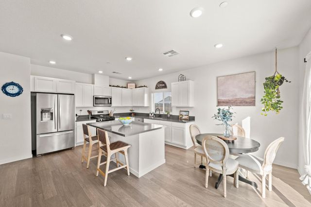 5064 Star Dance Cir, Roseville, CA 95747