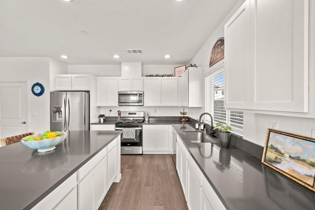 5064 Star Dance Cir, Roseville, CA 95747