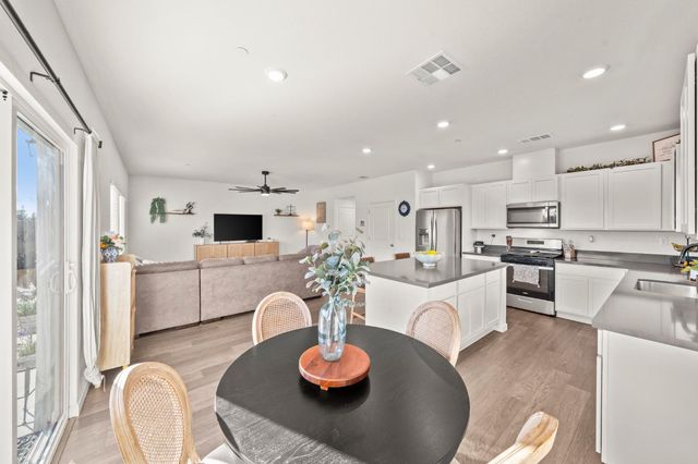 5064 Star Dance Cir, Roseville, CA 95747