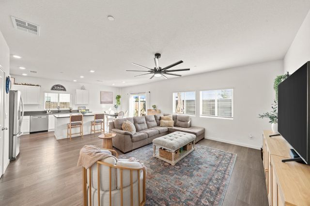 5064 Star Dance Cir, Roseville, CA 95747