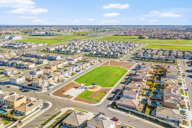 5064 Star Dance Cir, Roseville, CA 95747