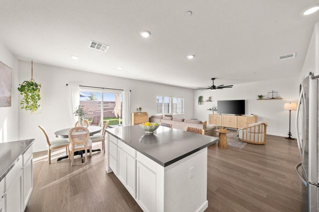 5064 Star Dance Cir, Roseville, CA 95747