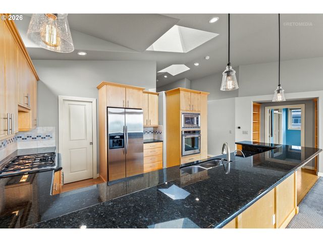 6719 S Corbett Ave, Portland, OR 97219