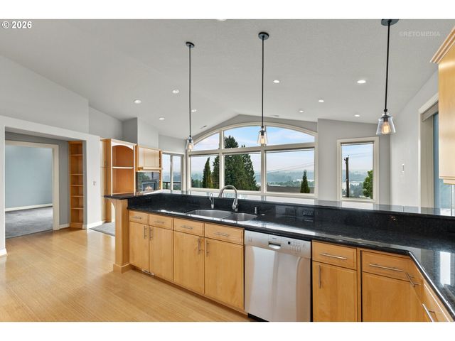 6719 S Corbett Ave, Portland, OR 97219