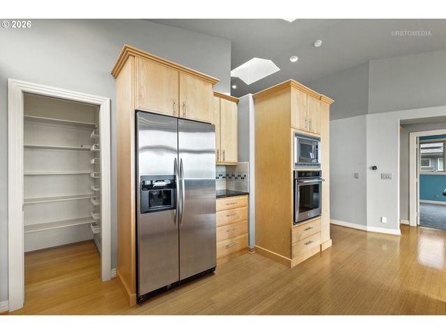 6719 S Corbett Ave, Portland, OR 97219