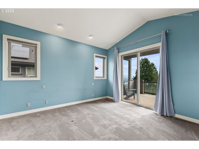 6719 S Corbett Ave, Portland, OR 97219