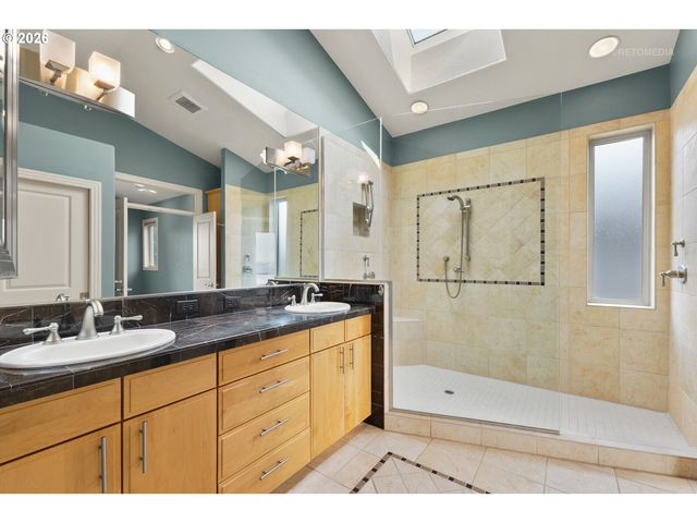 6719 S Corbett Ave, Portland, OR 97219