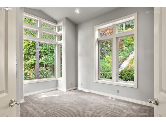 6719 S Corbett Ave, Portland, OR 97219