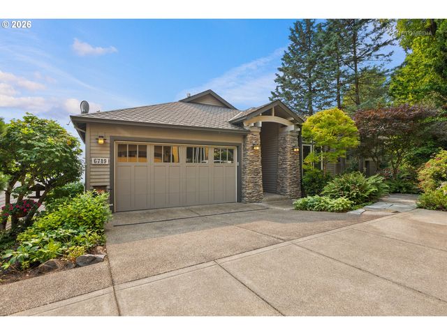 6719 S Corbett Ave, Portland, OR 97219