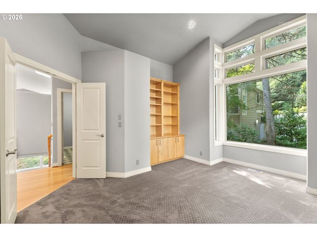 6719 S Corbett Ave, Portland, OR 97219
