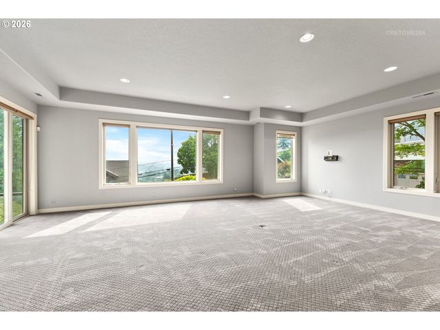 6719 S Corbett Ave, Portland, OR 97219