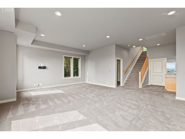 6719 S Corbett Ave, Portland, OR 97219