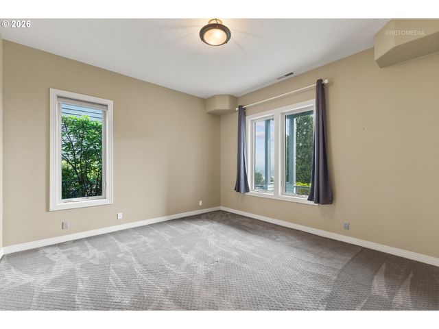 6719 S Corbett Ave, Portland, OR 97219