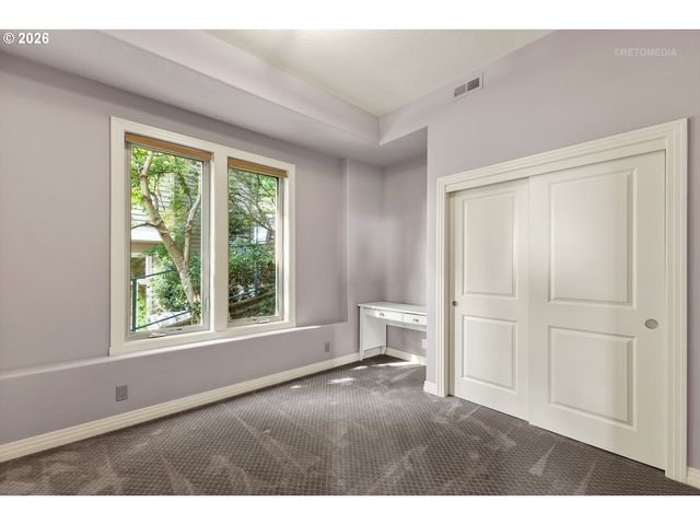 6719 S Corbett Ave, Portland, OR 97219