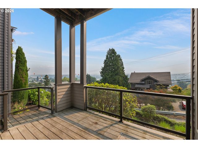 6719 S Corbett Ave, Portland, OR 97219