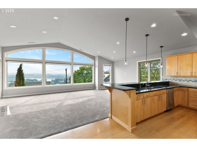 6719 S Corbett Ave, Portland, OR 97219