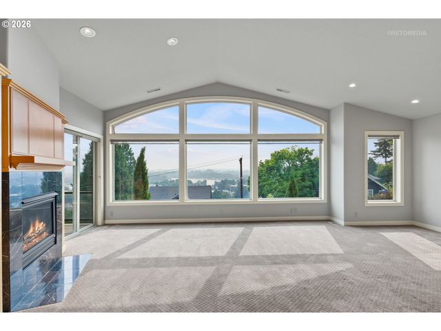 6719 S Corbett Ave, Portland, OR 97219