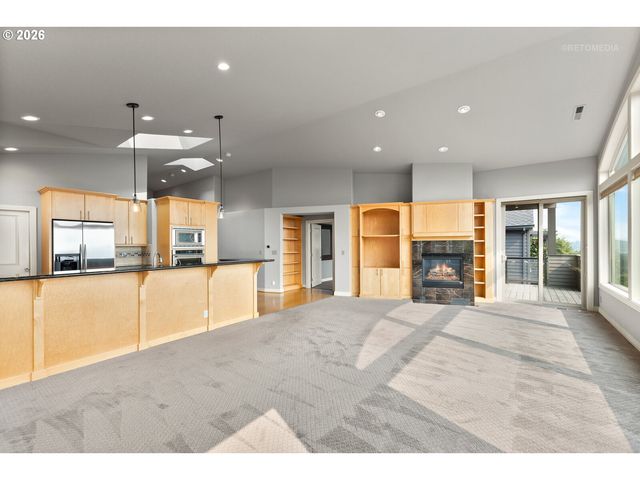 6719 S Corbett Ave, Portland, OR 97219