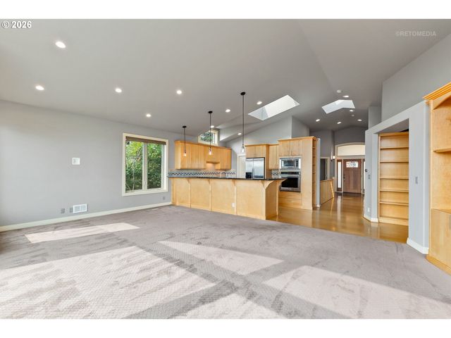 6719 S Corbett Ave, Portland, OR 97219
