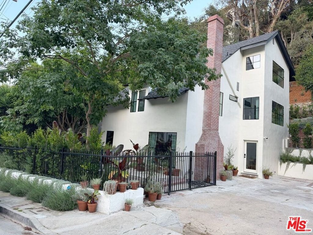 8334 Kirkwood Drive, Los Angeles, CA 90046 — exterior
