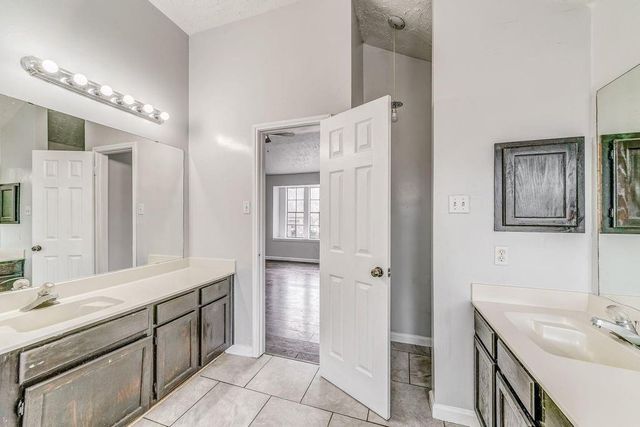 1916 Woodland Hills Drive, Missouri City, TX 77489