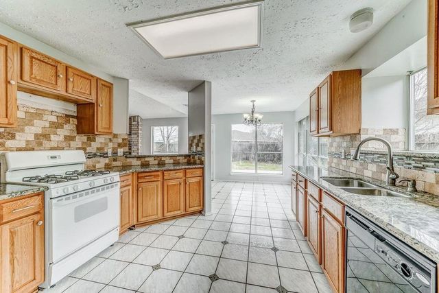 1916 Woodland Hills Drive, Missouri City, TX 77489