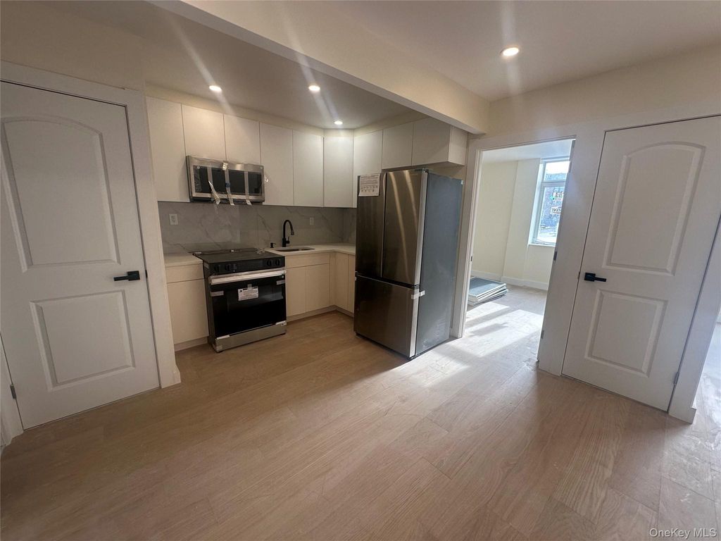 8840 54th Avenue 2B, Elmhurst, NY 11373