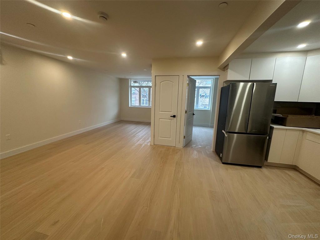 8840 54th Avenue 2B, Elmhurst, NY 11373 — photo 3